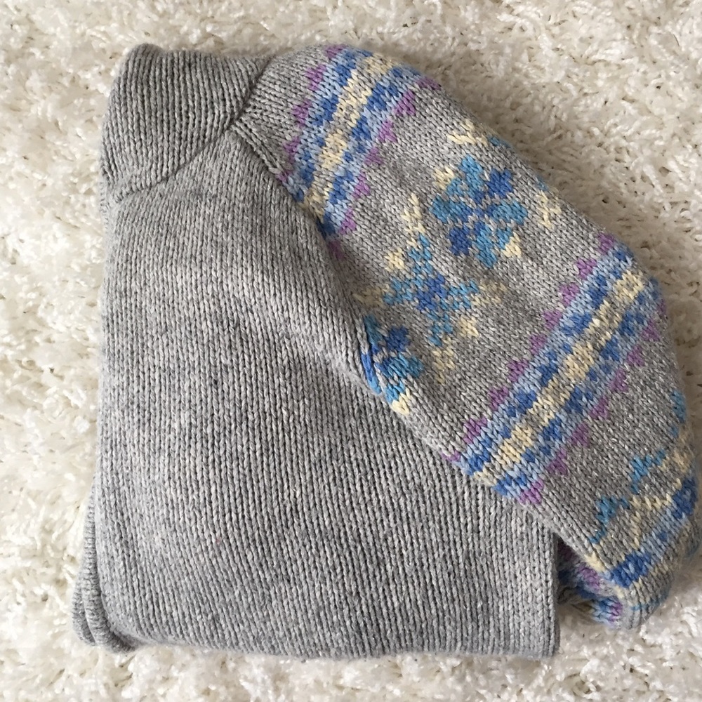 Gray Sweater With Sleeve & Trim Detail